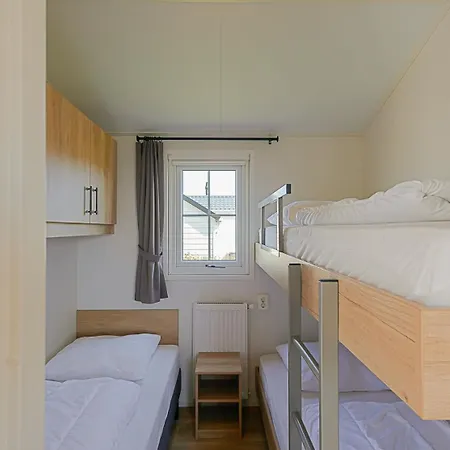 Luttikduin Nr 24 - Aan Zee *